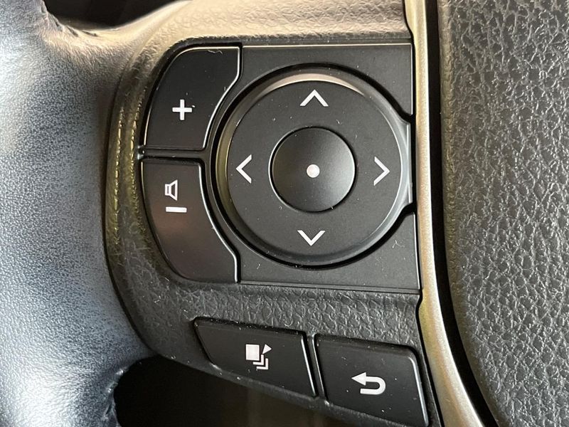2018 Toyota Voxy DBA-ZRR80W (UW-6a715a6ad7365)[29]