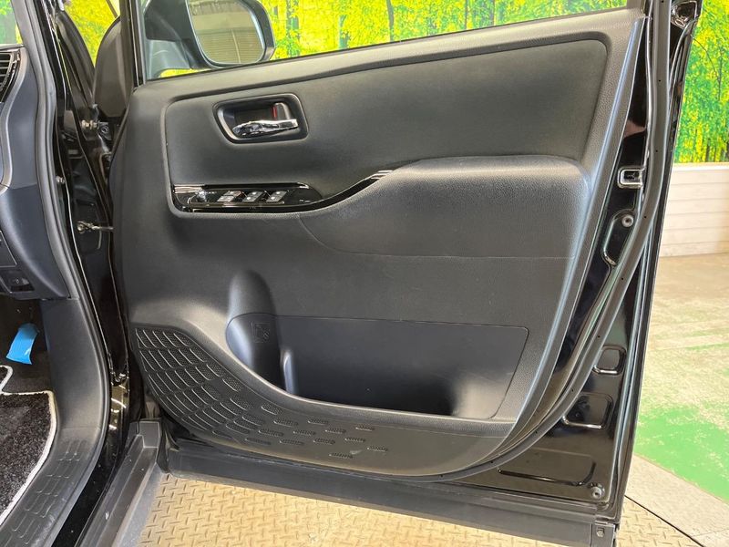 2018 Toyota Voxy DBA-ZRR80W (UW-6a715a6ad7365)[19]