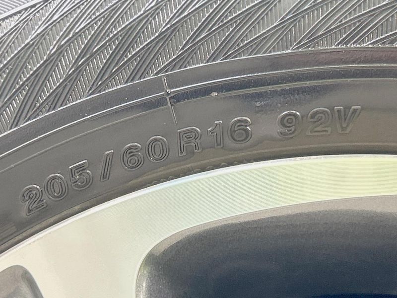 2019 Toyota Voxy DBA-ZRR80W (UW-6a715a6eb32ce)[6]