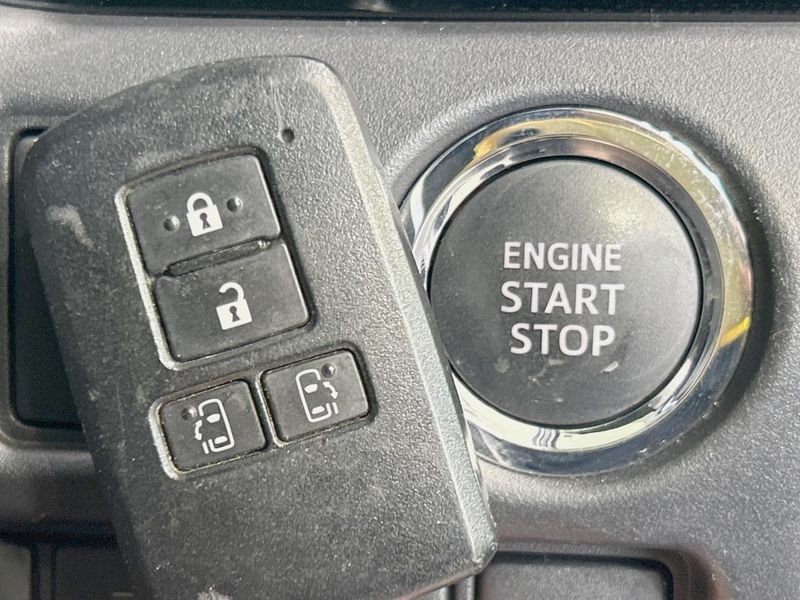 2019 Toyota Voxy DBA-ZRR80W (UW-6a715a6eb32ce)[28]