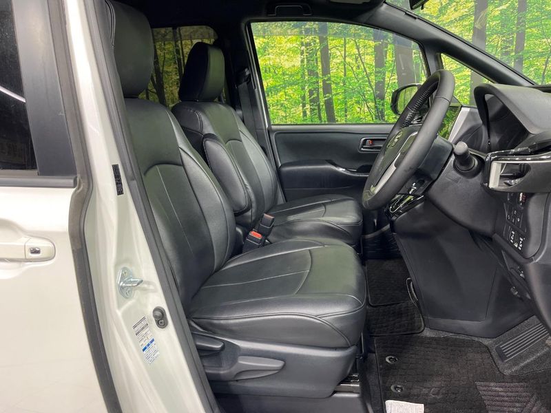 2017 Toyota Noah DBA-ZRR85W (UW-6a715a767b896)[26]