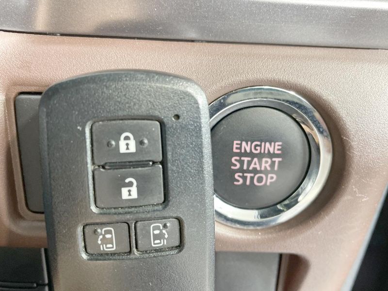 2018 Toyota Esquire DBA-ZRR85G (UW-6a715a76a22f8)[18]