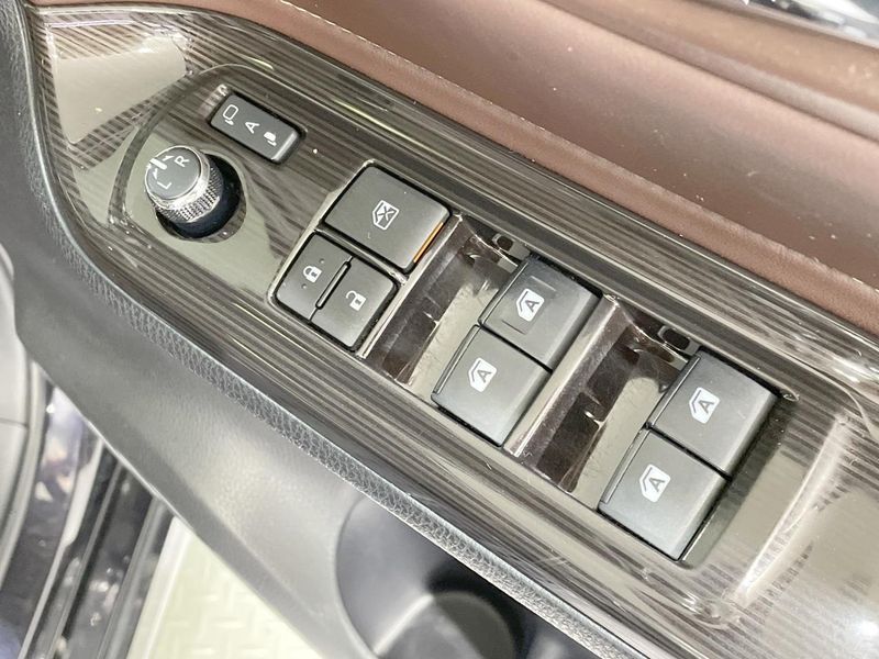 2018 Toyota Esquire DBA-ZRR85G (UW-6a715a76a22f8)[13]