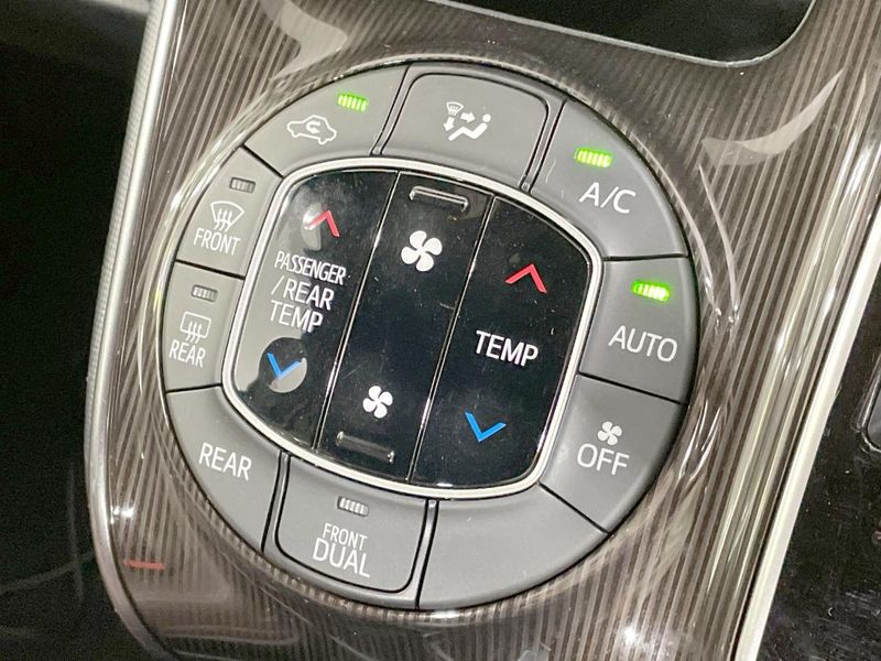 2018 Toyota Esquire DBA-ZRR85G (UW-6a715a76a22f8)[22]
