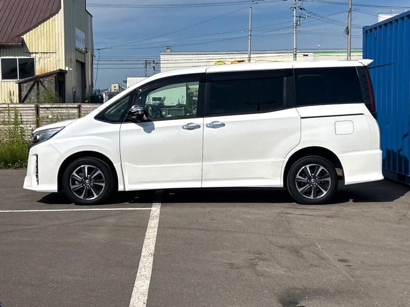 2021 Toyota Noah 3BA-ZRR85W (UW-6a715a78228a3)[8]