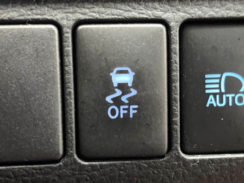 2017 Toyota Harrier DBA-ZSU60W (UW-6a715a7b4fa1c)[21]