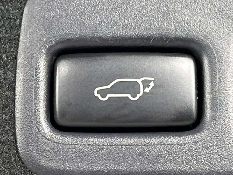 2017 Toyota Harrier DBA-ZSU60W (UW-6a715a7bc4525)[18]