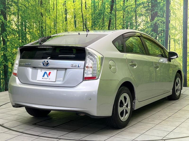 2012 Toyota Prius PHV DLA-ZVW35 (UW-6a715a8a0e459)[14]