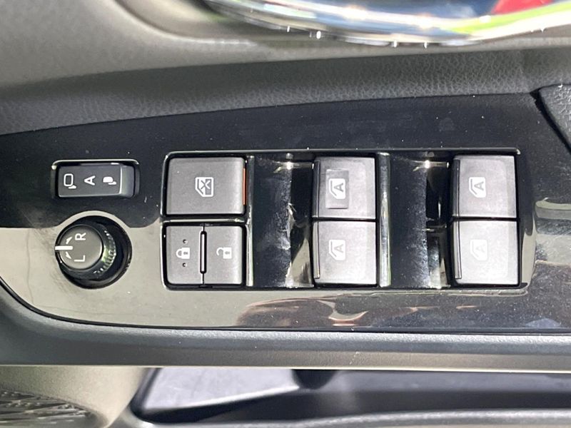 2017 Toyota Prius DAA-ZVW50 (UW-6a715a8e7a5c8)[7]