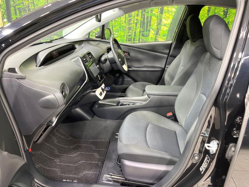 2017 Toyota Prius DAA-ZVW50 (UW-6a715a8e7a5c8)[12]