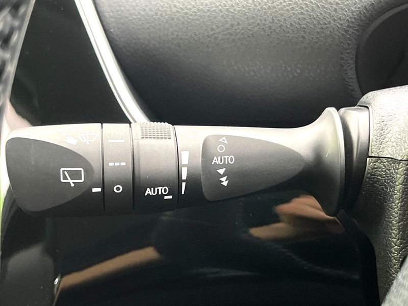 2019 Toyota Prius DAA-ZVW51 (UW-6a715a9340249)[19]