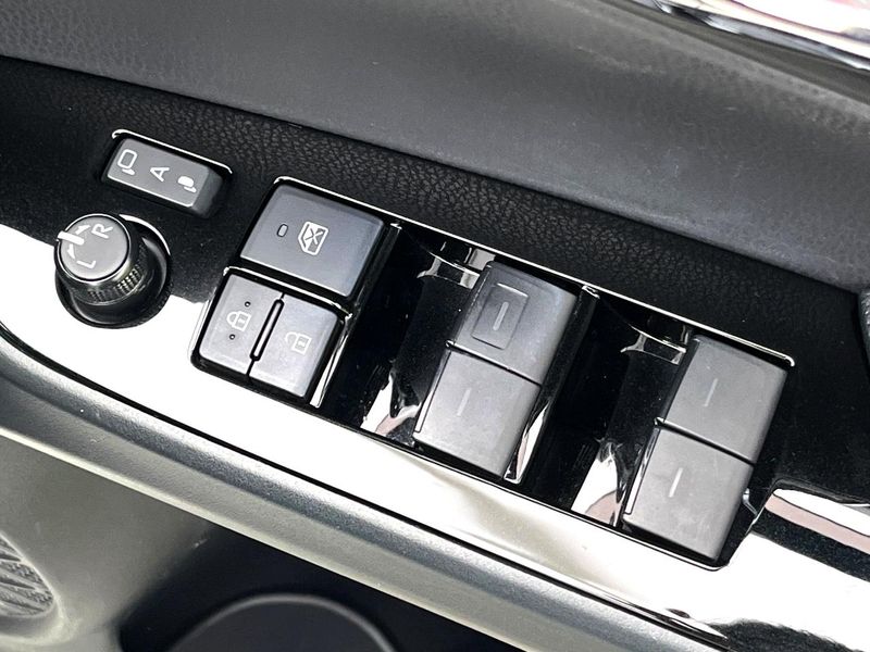 2019 Toyota Prius DAA-ZVW51 (UW-6a715a9340249)[7]