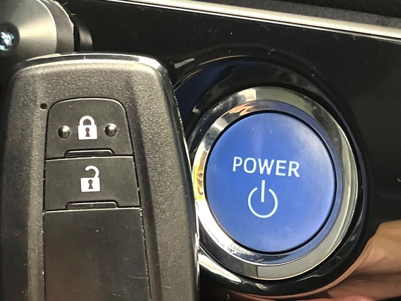 2019 Toyota Prius DAA-ZVW51 (UW-6a715a9340249)[11]