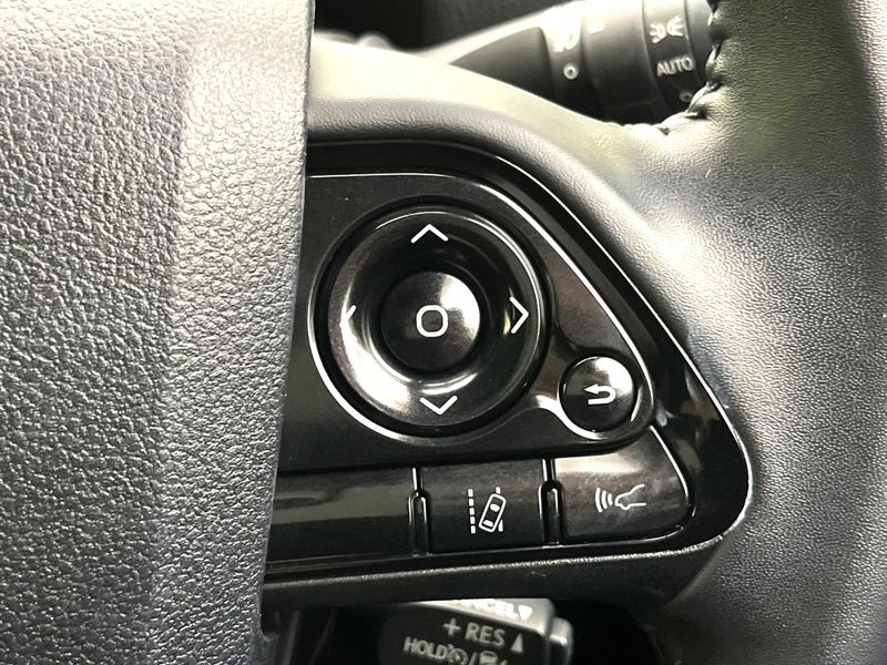 2019 Toyota Prius DAA-ZVW51 (UW-6a715a9340249)[16]