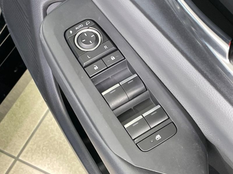 2024 Toyota Prius 6AA-ZVW60 (UW-6a715a9c2a601)[24]