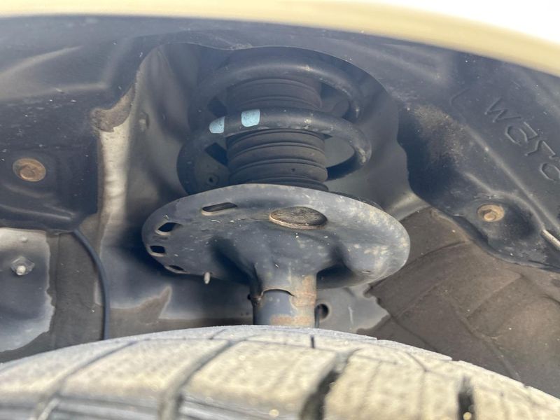 2016 Toyota Voxy DAA-ZWR80W (UW-6a715aa589f45)[16]