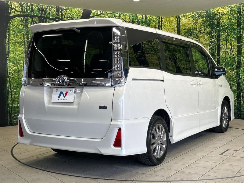 2016 Toyota Voxy DAA-ZWR80W (UW-6a715aa589f45)[27]