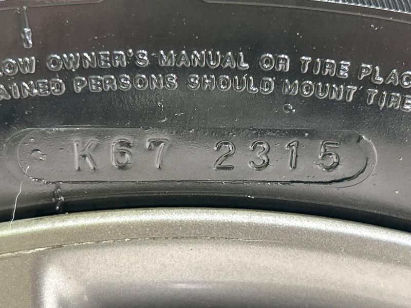 2016 Toyota Voxy DAA-ZWR80W (UW-6a715aa589f45)[19]