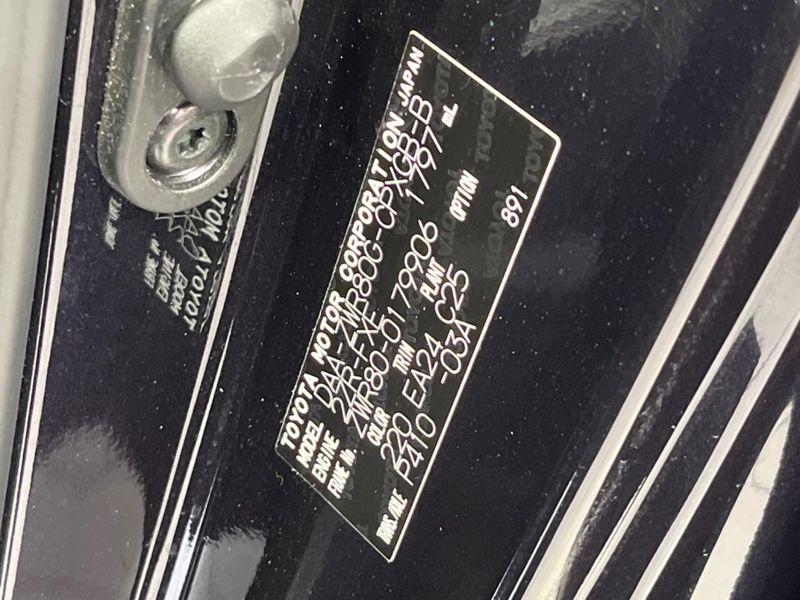 2016 Toyota Esquire DAA-ZWR80G (UW-6a715aa5a55b4)[1]