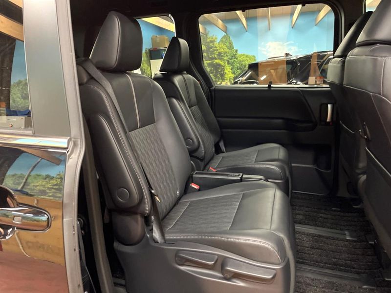 2022 Toyota Noah 6AA-ZWR90W (UW-6a715ab558ee8)[15]