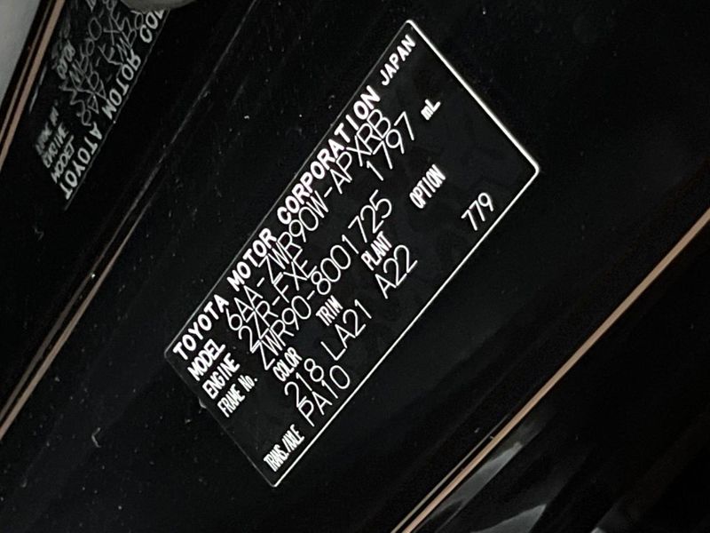 2022 Toyota Noah 6AA-ZWR90W (UW-6a715ab558ee8)[1]