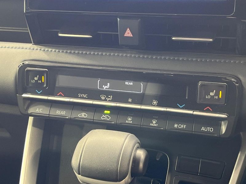 2023 Toyota Voxy 6AA-ZWR95W (UW-6a715ab79ce56)[17]