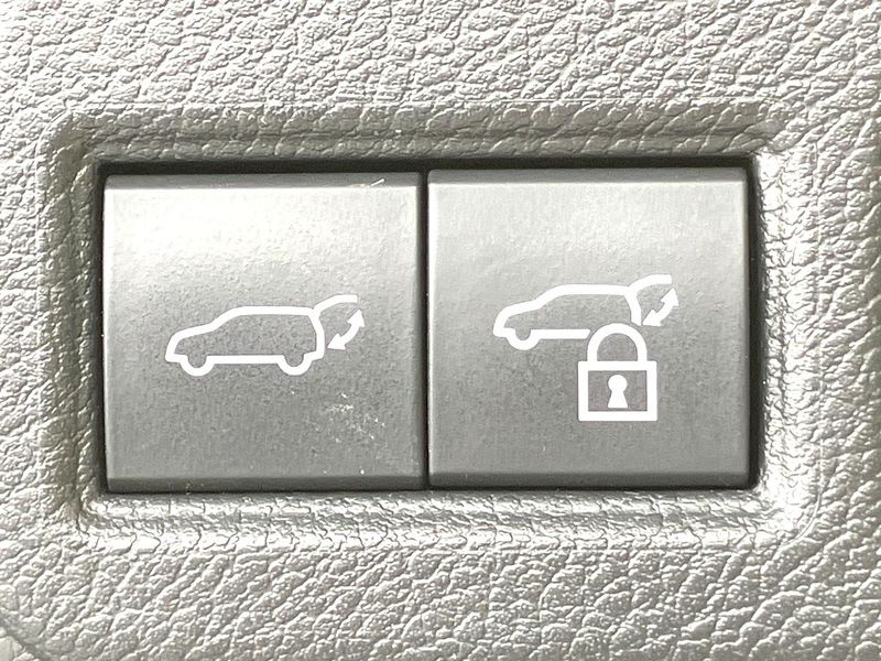 2020 Toyota Harrier Hybrid 6AA-AXUH80 (UW-6a72a84fac11e)[27]