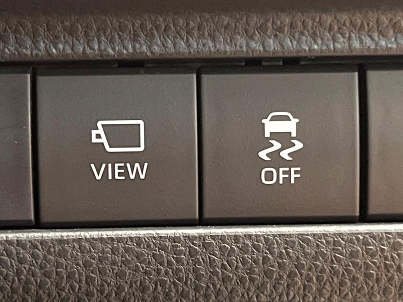 2020 Toyota Harrier Hybrid 6AA-AXUH80 (UW-6a72a85042a54)[27]