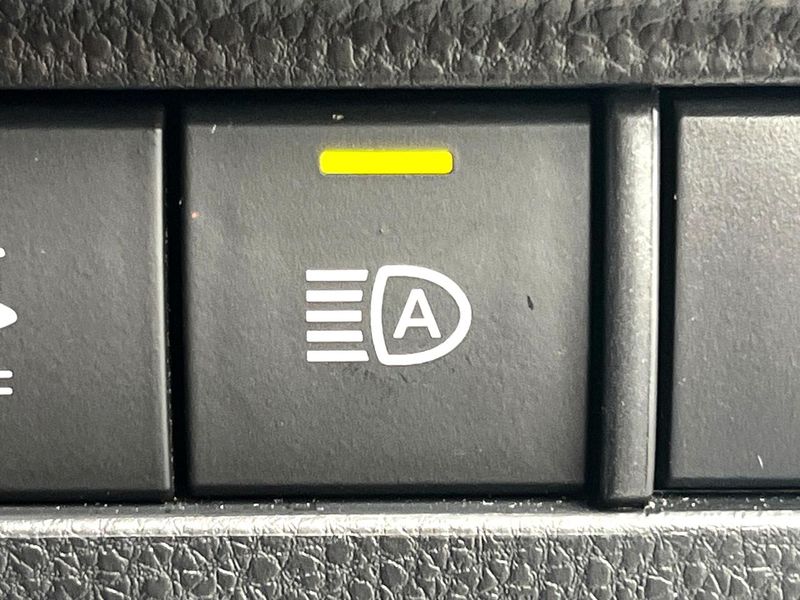 2021 Toyota Harrier Hybrid 6AA-AXUH80 (UW-6a72a8514a6d2)[22]