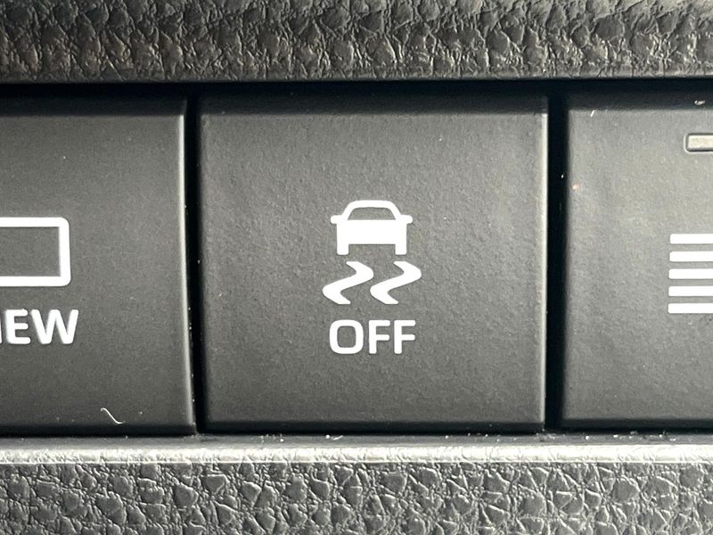2021 Toyota Harrier Hybrid 6AA-AXUH80 (UW-6a72a8514a6d2)[21]