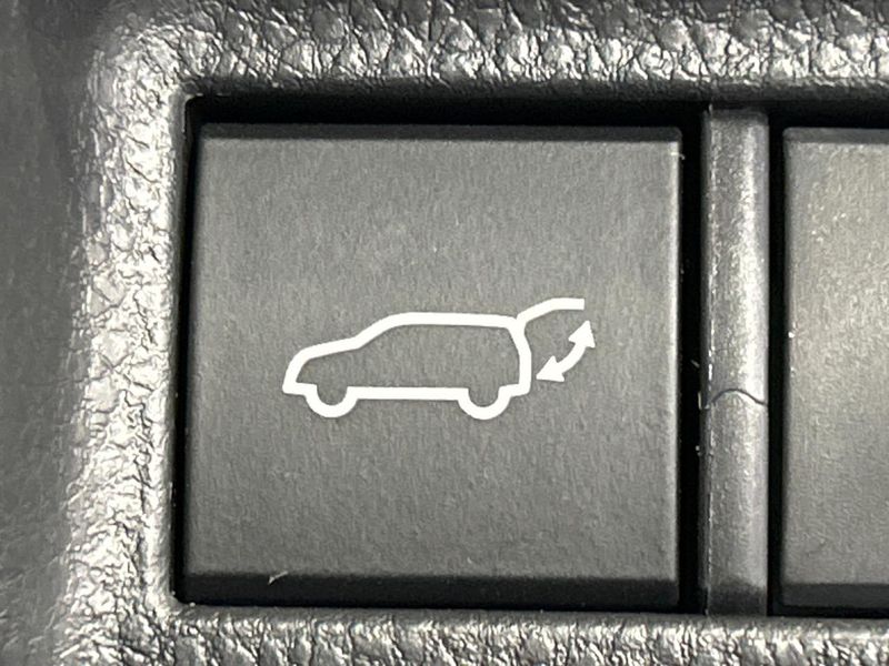 2022 Toyota Harrier Hybrid 6AA-AXUH85 (UW-6a72a85b16955)[25]