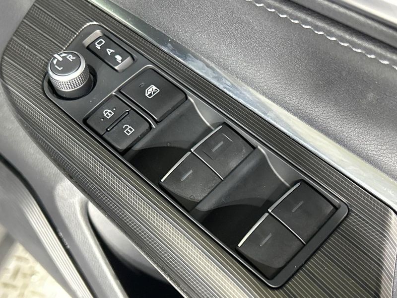 2022 Toyota Harrier Hybrid 6AA-AXUH85 (UW-6a72a85b16955)[19]