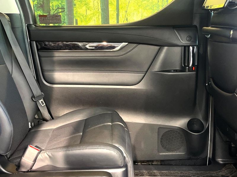 2018 Toyota Vellfire Hybrid DAA-AYH30W (UW-6a72a8607a915)[29]