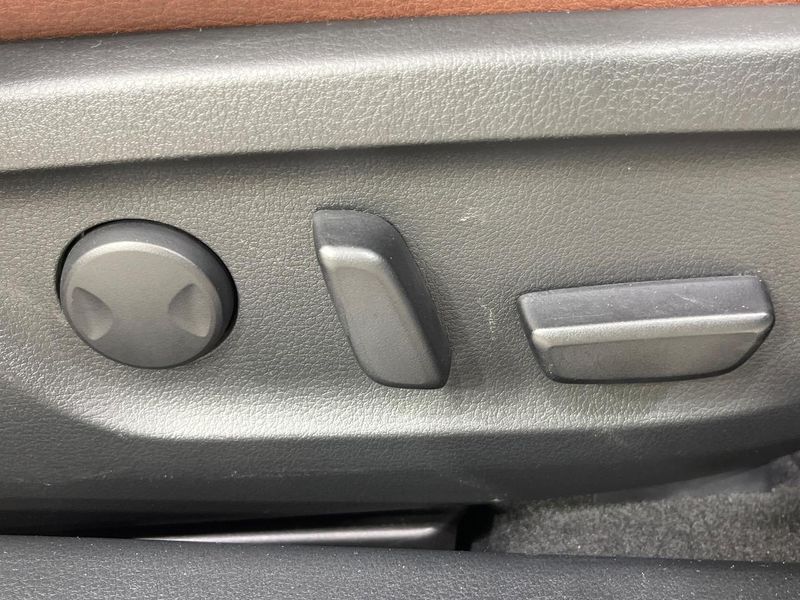 2021 Mazda MX-30 5AA-DREJ3P (UW-6a72a8cbc6f51)[23]