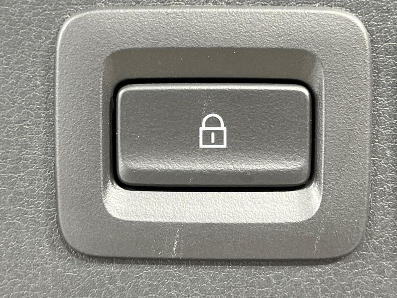 2021 Mazda MX-30 5AA-DREJ3P (UW-6a72a8cbc6f51)[11]