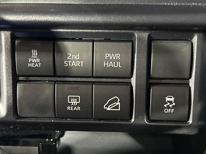 2025 Toyota Land Cruiser 70 3DA-GDJ76W (UW-6a72a8f5d1c82)[18]