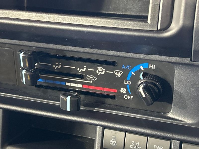 2025 Toyota Land Cruiser 70 3DA-GDJ76W (UW-6a72a8f5d1c82)[16]