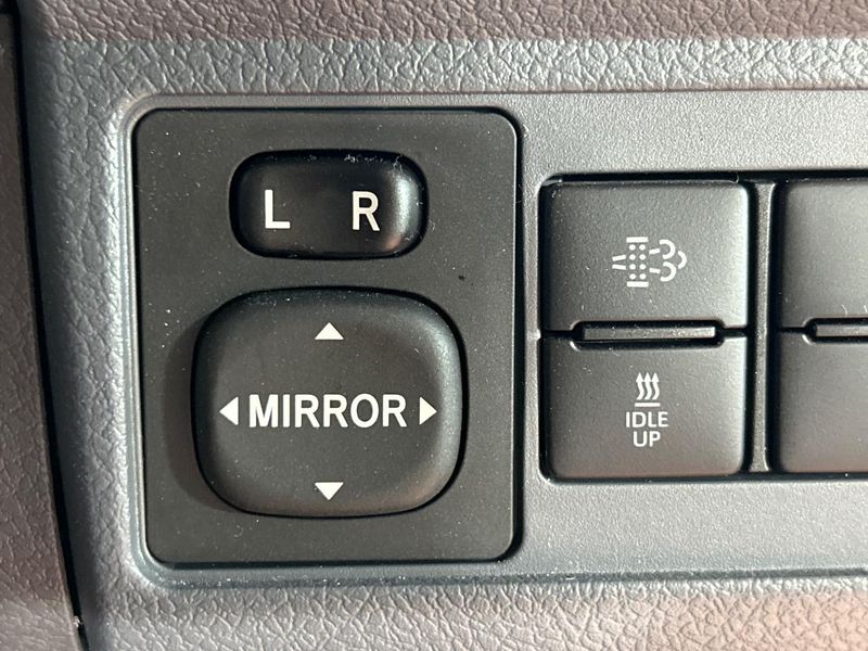 2025 Toyota Land Cruiser 70 3DA-GDJ76W (UW-6a72a8f5d1c82)[28]