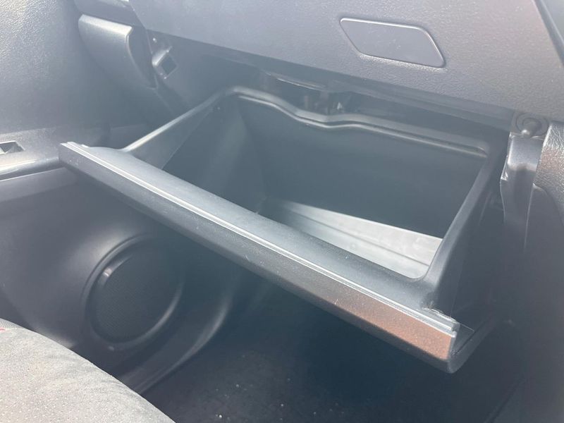 2023 Toyota Hilux 3DF-GUN125 (UW-6a72a92991f5d)[24]