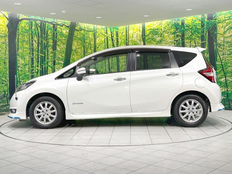 2017 Nissan Note DAA-HE12 (UW-6a72a9382d643)[13]