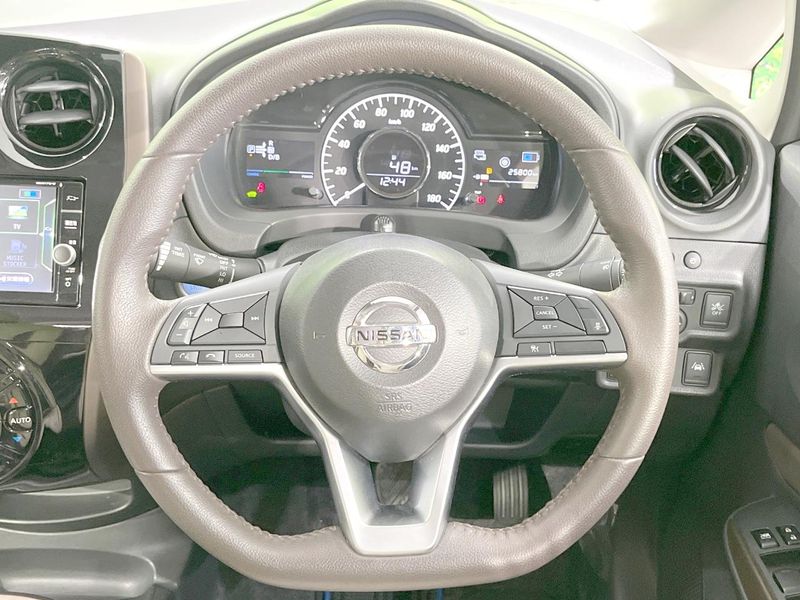 2017 Nissan Note DAA-HE12 (UW-6a72a9382d643)[19]