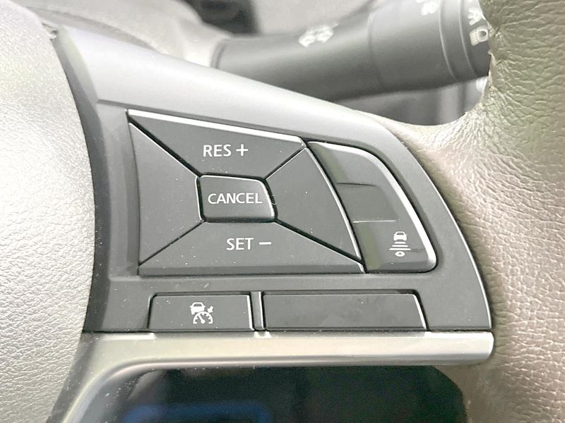 2017 Nissan Note DAA-HE12 (UW-6a72a9382d643)[10]