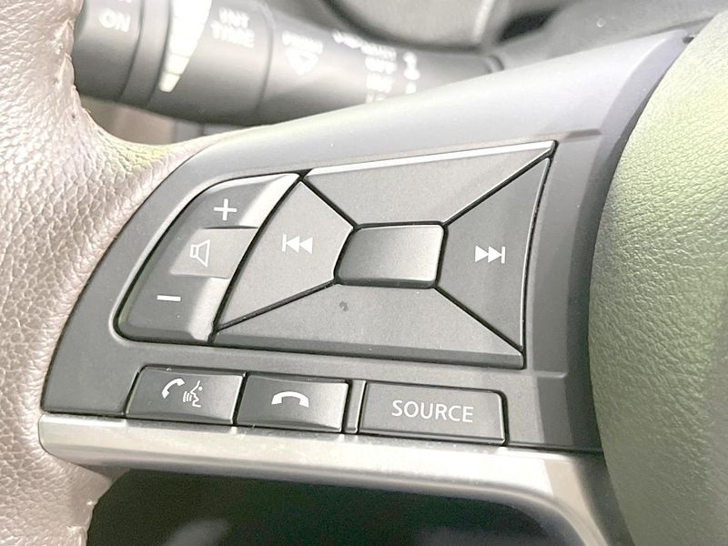 2017 Nissan Note DAA-HE12 (UW-6a72a9382d643)[11]