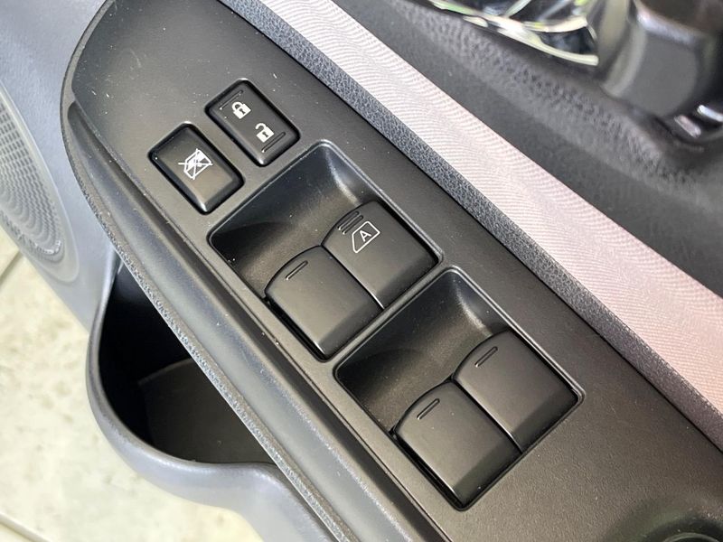 2017 Nissan Note DAA-HE12 (UW-6a72a9390ac0c)[27]