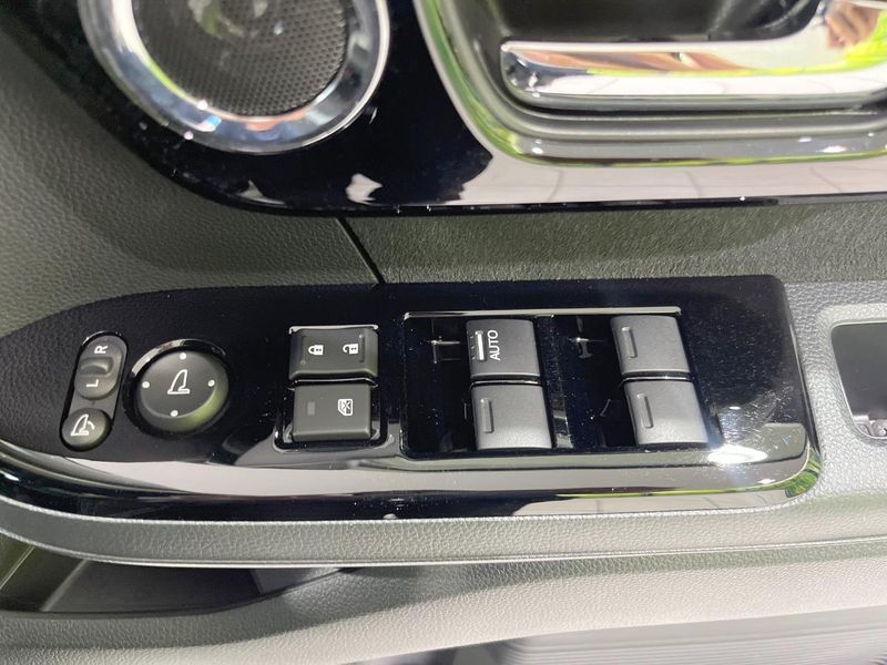 2022 Honda N-BOX CUSTOM 6BA-JF3 (UW-6a72a98f13b71)[16]