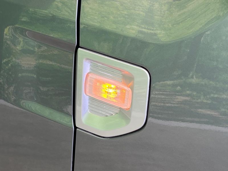 2015 Daihatsu Wake DBA-LA700S (UW-6a72aa1d05996)[21]