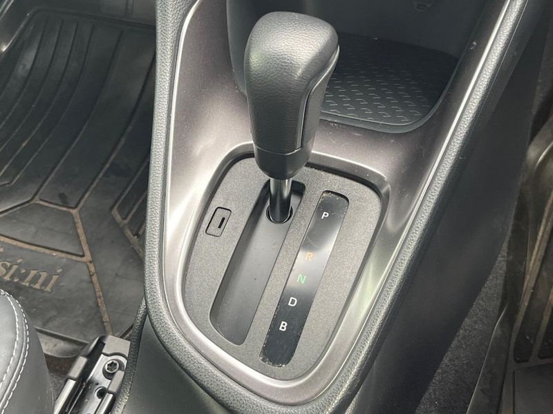 2024 Toyota Yaris 6AA-MXPH14 (UW-6a72aacc5fde1)[16]