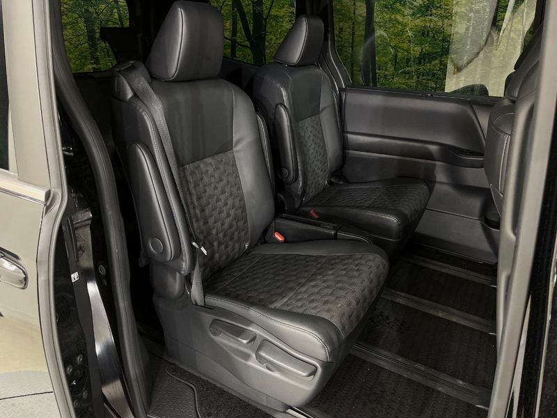 2022 Toyota Voxy 6BA-MZRA90W (UW-6a72ab05cabbc)[23]