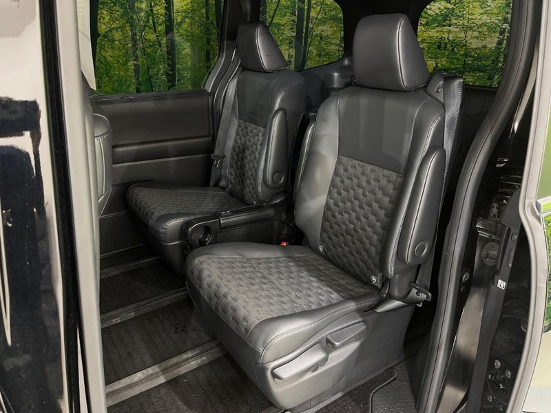 2022 Toyota Voxy 6BA-MZRA90W (UW-6a72ab05cabbc)[27]