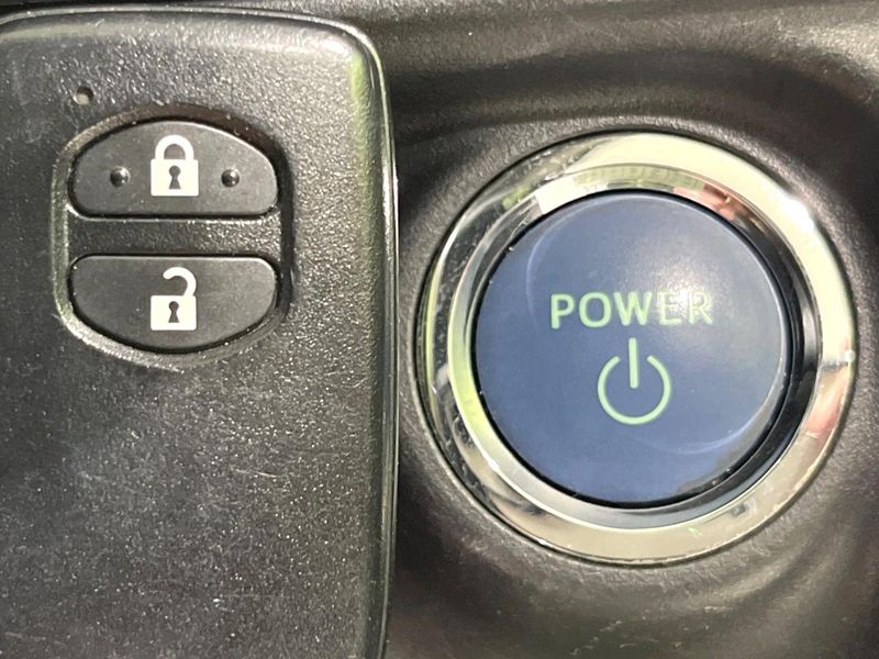 2013 Toyota Aqua DAA-NHP10 (UW-6a72ab15d9206)[17]
